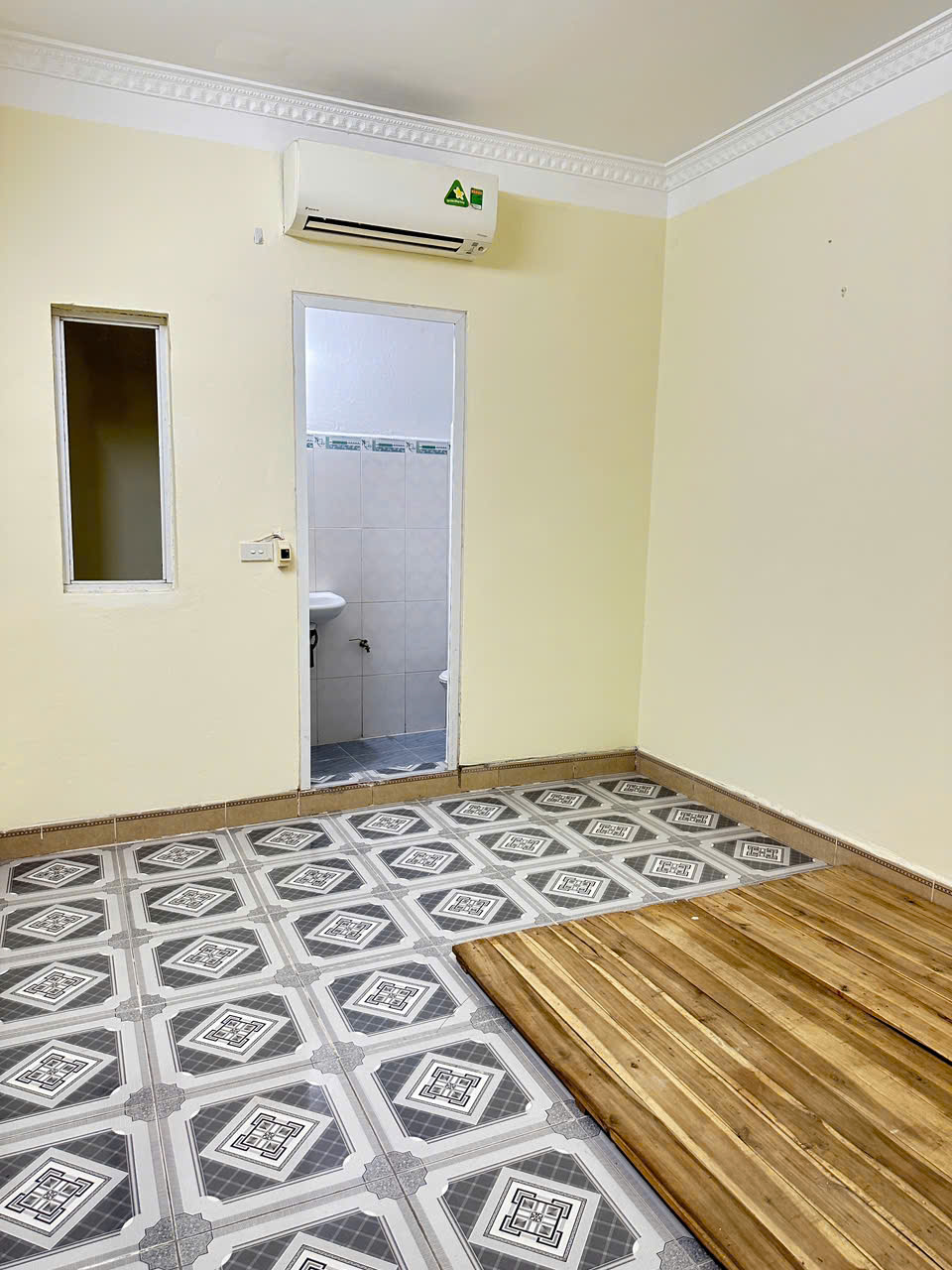 Cho thuê nhà ngõ 192 Lê Trọng Tấn, 2 tầng x 40m2, 2 ngủ, 8.5 Triệu ở gđ, nhóm ít người - Ảnh 2